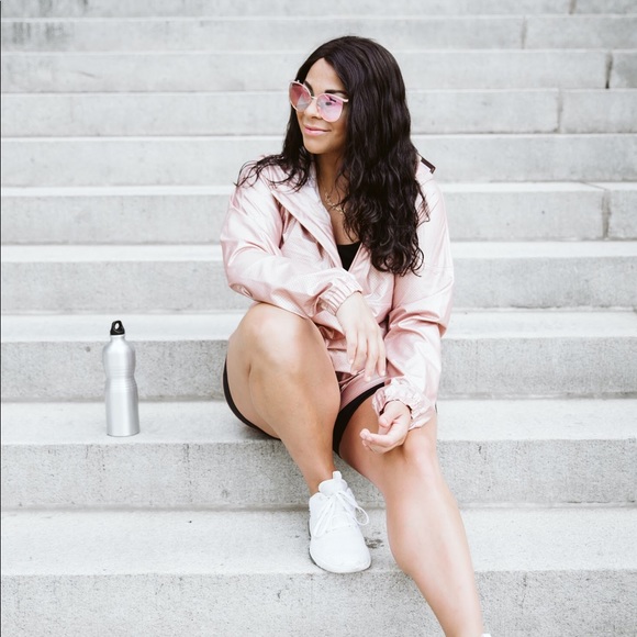 Meet your Posher, Randi - Picture 5 of 8